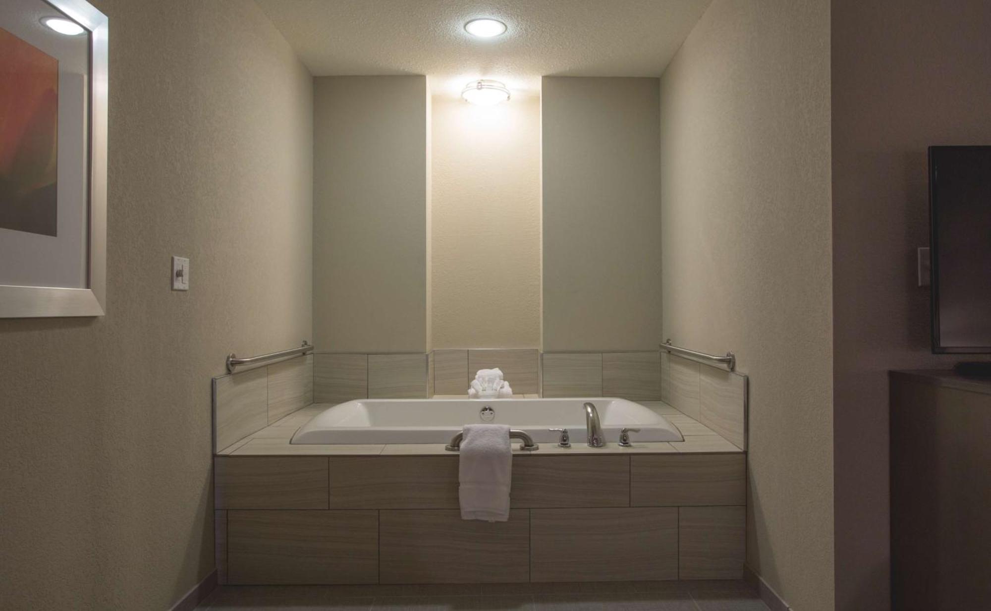 Hilton Garden Inn Bolingbrook I-55 Екстериор снимка